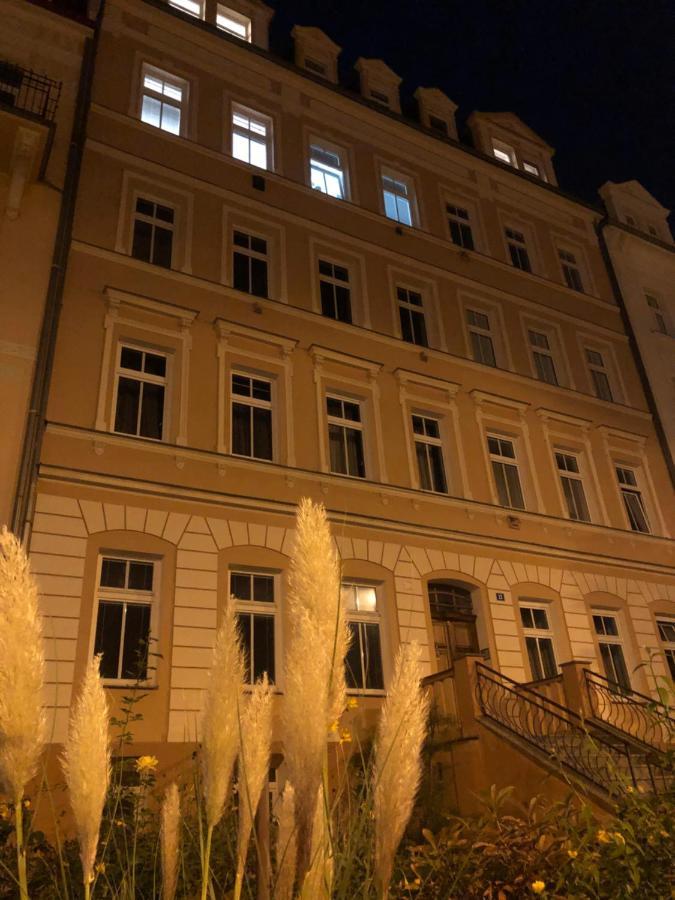 Byt S Krasnou Vyhlidkou Na Hotel Imperial Karlsbad Buitenkant foto
